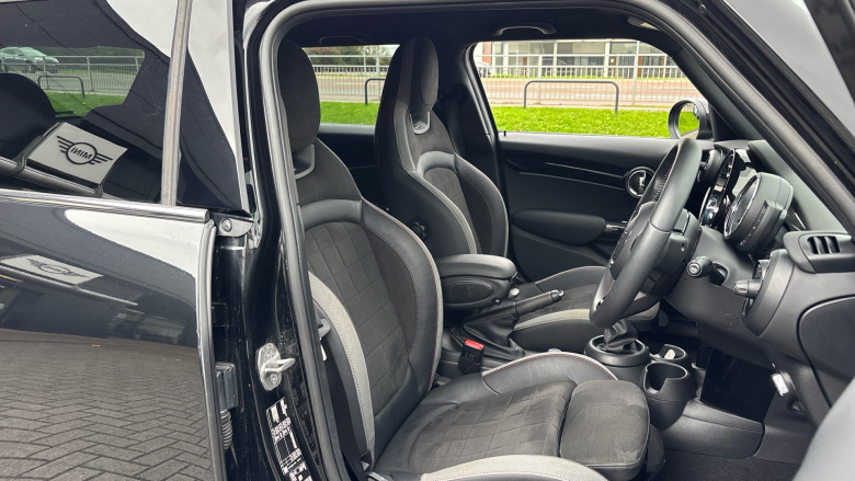 MINI Hatchback 1.5 Cooper Sport 5dr Petrol Hatchback